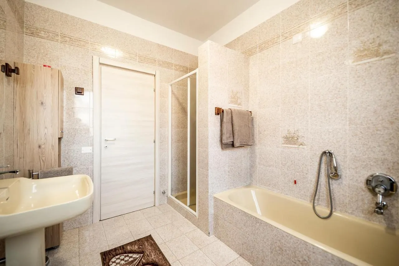 Milan Bergamo House - Mbh Apartment Cologno al Serio 0*,